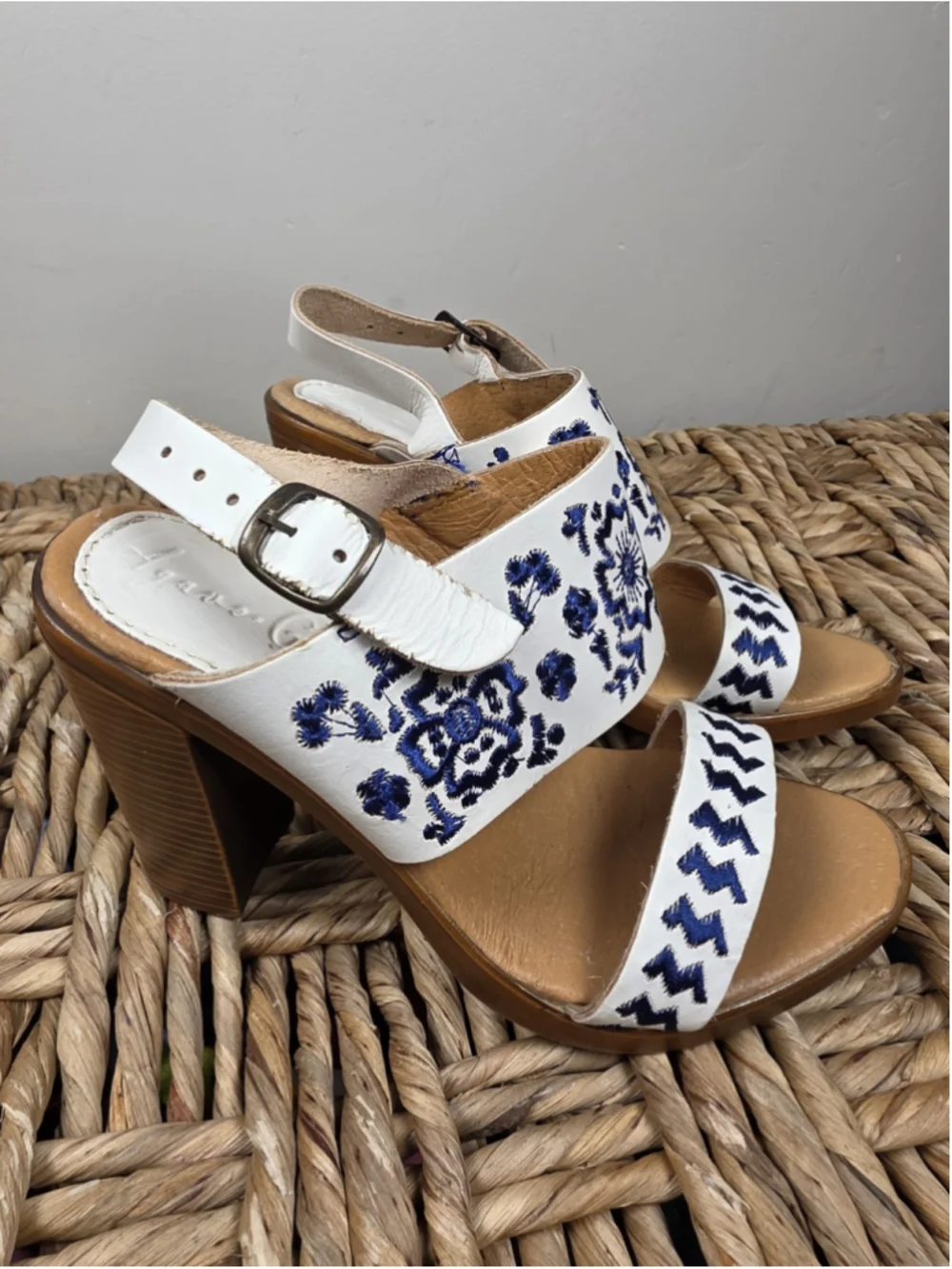 Agave Girl Mexico 22 US 5 Leather Embroidered Sandals Blue White Block Heel